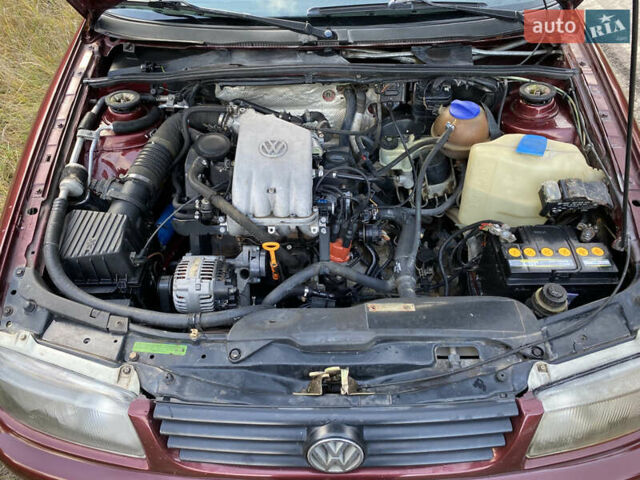Червоний Фольксваген Пассат, об'ємом двигуна 1.6 л та пробігом 340 тис. км за 3450 $, фото 32 на Automoto.ua