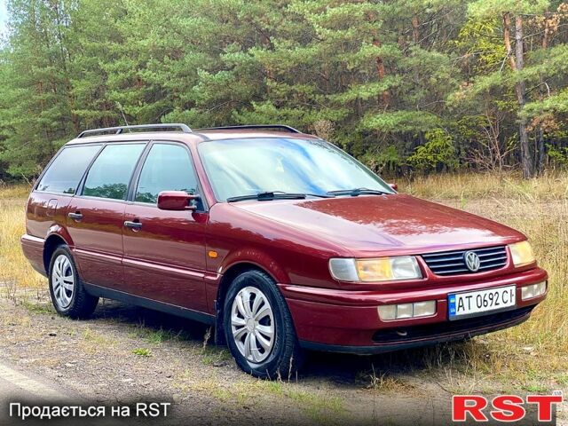 Червоний Фольксваген Пассат, об'ємом двигуна 1.6 л та пробігом 340 тис. км за 3450 $, фото 2 на Automoto.ua