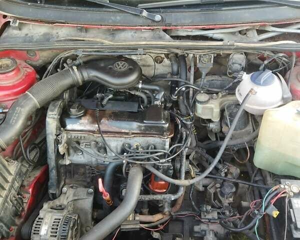 Червоний Фольксваген Пассат, об'ємом двигуна 1.8 л та пробігом 386 тис. км за 2300 $, фото 13 на Automoto.ua