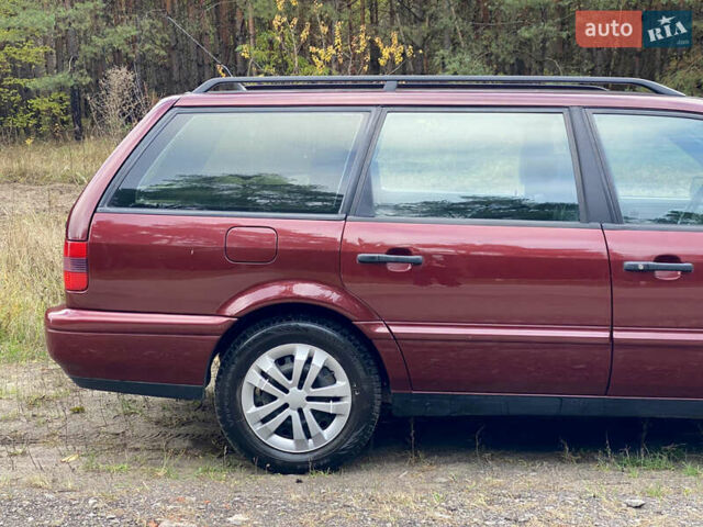 Червоний Фольксваген Пассат, об'ємом двигуна 1.6 л та пробігом 340 тис. км за 3450 $, фото 30 на Automoto.ua