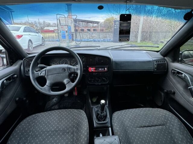 Красный Фольксваген Пассат, объемом двигателя 1.8 л и пробегом 200 тыс. км за 2100 $, фото 5 на Automoto.ua