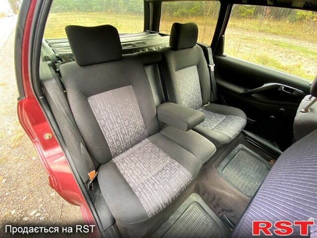 Червоний Фольксваген Пассат, об'ємом двигуна 1.6 л та пробігом 340 тис. км за 3450 $, фото 9 на Automoto.ua