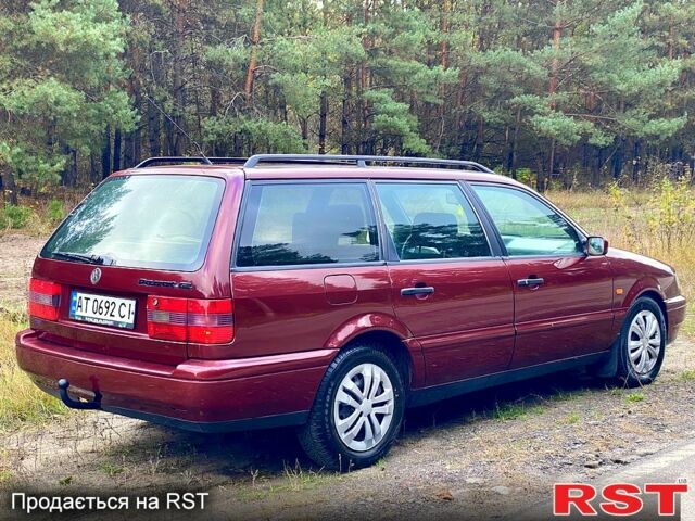 Червоний Фольксваген Пассат, об'ємом двигуна 1.6 л та пробігом 340 тис. км за 3450 $, фото 5 на Automoto.ua