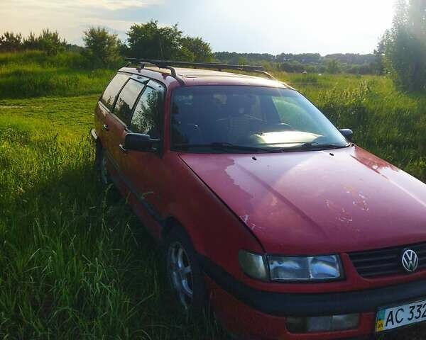 Червоний Фольксваген Пассат, об'ємом двигуна 1.8 л та пробігом 386 тис. км за 2300 $, фото 2 на Automoto.ua