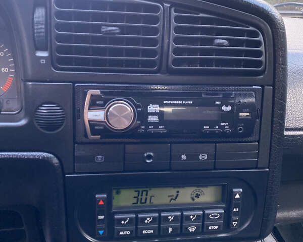 Червоний Фольксваген Пассат, об'ємом двигуна 1.6 л та пробігом 340 тис. км за 3450 $, фото 26 на Automoto.ua