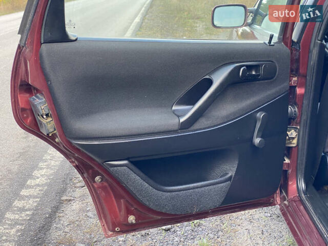 Червоний Фольксваген Пассат, об'ємом двигуна 1.6 л та пробігом 340 тис. км за 3450 $, фото 14 на Automoto.ua