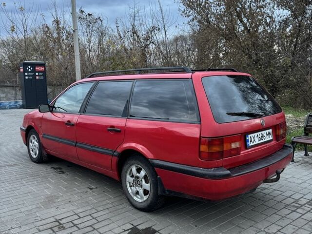 Красный Фольксваген Пассат, объемом двигателя 1.8 л и пробегом 200 тыс. км за 2100 $, фото 3 на Automoto.ua