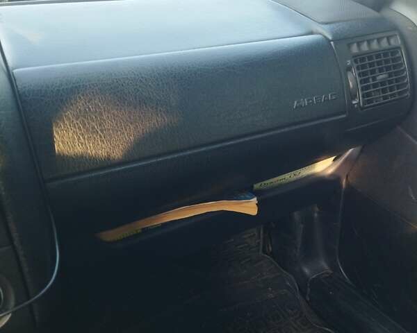 Червоний Фольксваген Пассат, об'ємом двигуна 1.8 л та пробігом 386 тис. км за 2300 $, фото 12 на Automoto.ua