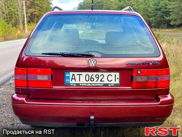 Червоний Фольксваген Пассат, об'ємом двигуна 1.6 л та пробігом 340 тис. км за 3450 $, фото 4 на Automoto.ua