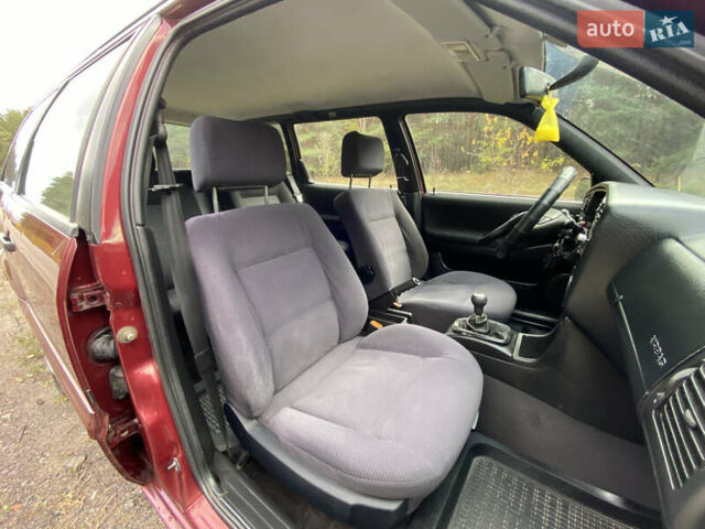 Червоний Фольксваген Пассат, об'ємом двигуна 1.6 л та пробігом 340 тис. км за 3450 $, фото 21 на Automoto.ua