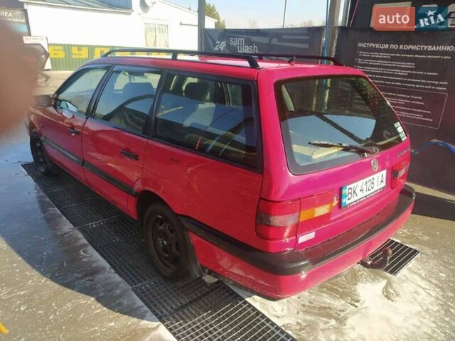 Фольксваген Пассат 1996 у Любомль на Automoto.ua Червоний Фольксваген Пассат, об'ємом двигуна 1.6 л та пробігом 344 тис. км за 1500 $, фото 1 на Automoto.ua