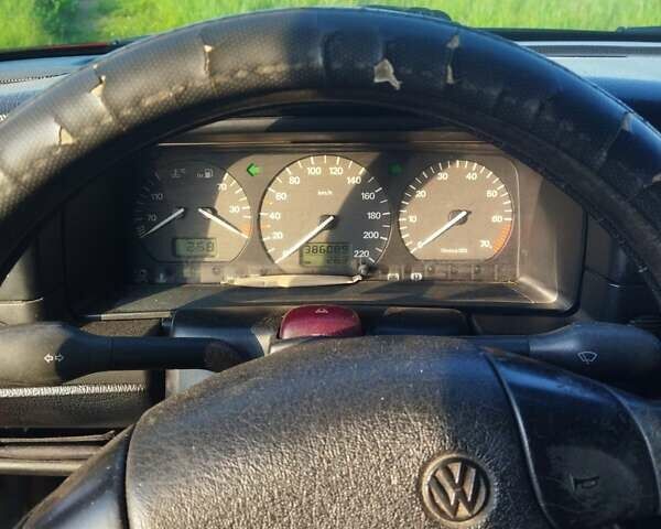 Червоний Фольксваген Пассат, об'ємом двигуна 1.8 л та пробігом 386 тис. км за 2300 $, фото 14 на Automoto.ua