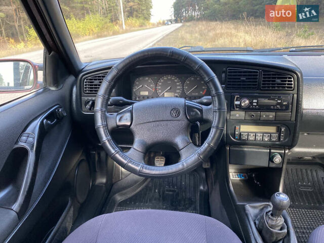 Червоний Фольксваген Пассат, об'ємом двигуна 1.6 л та пробігом 340 тис. км за 3450 $, фото 24 на Automoto.ua