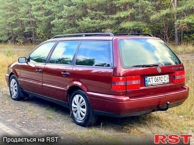 Червоний Фольксваген Пассат, об'ємом двигуна 1.6 л та пробігом 340 тис. км за 3450 $, фото 3 на Automoto.ua