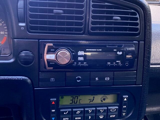 Червоний Фольксваген Пассат, об'ємом двигуна 1.6 л та пробігом 340 тис. км за 3450 $, фото 12 на Automoto.ua