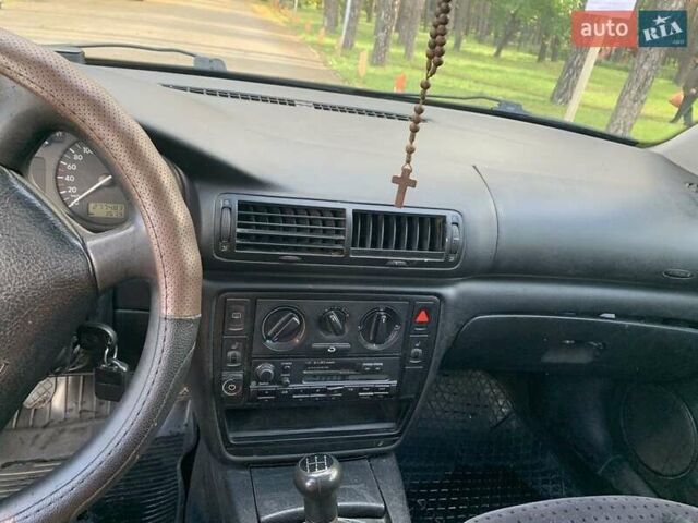 Красный Фольксваген Пассат, объемом двигателя 1.8 л и пробегом 277 тыс. км за 3300 $, фото 4 на Automoto.ua