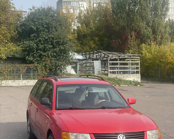 Красный Фольксваген Пассат, объемом двигателя 1.9 л и пробегом 380 тыс. км за 2700 $, фото 2 на Automoto.ua