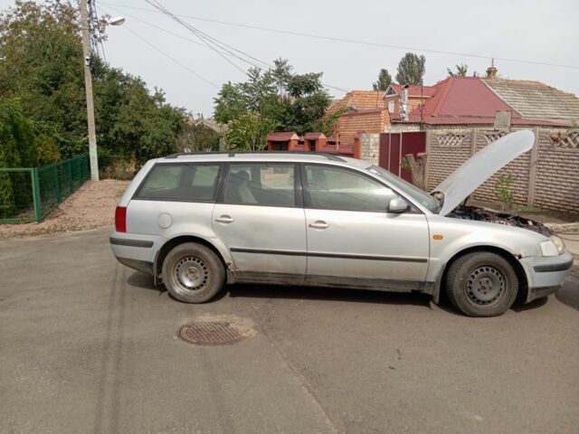 Червоний Фольксваген Пассат, об'ємом двигуна 1.8 л та пробігом 400 тис. км за 800 $, фото 1 на Automoto.ua
