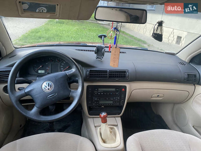 Червоний Фольксваген Пассат, об'ємом двигуна 1.9 л та пробігом 430 тис. км за 3299 $, фото 10 на Automoto.ua