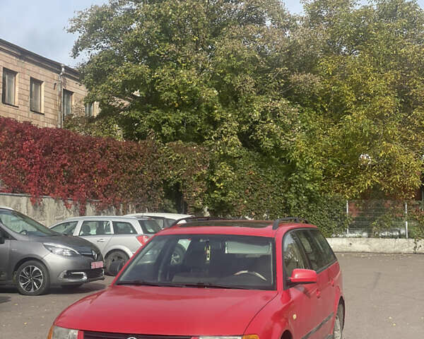 Красный Фольксваген Пассат, объемом двигателя 1.9 л и пробегом 380 тыс. км за 2700 $, фото 1 на Automoto.ua