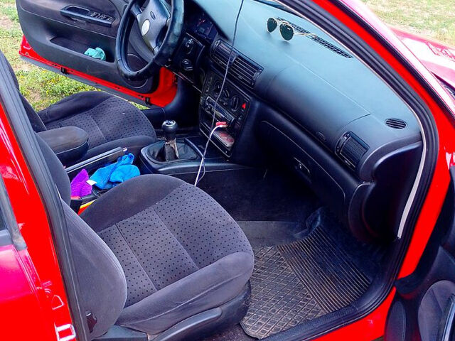 Красный Фольксваген Пассат, объемом двигателя 1.8 л и пробегом 397 тыс. км за 3100 $, фото 9 на Automoto.ua