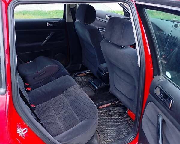 Червоний Фольксваген Пассат, об'ємом двигуна 1.8 л та пробігом 397 тис. км за 2900 $, фото 8 на Automoto.ua