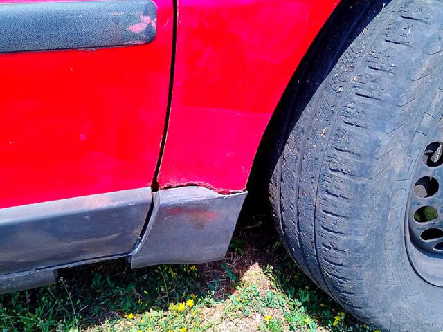 Красный Фольксваген Пассат, объемом двигателя 1.8 л и пробегом 397 тыс. км за 3100 $, фото 12 на Automoto.ua