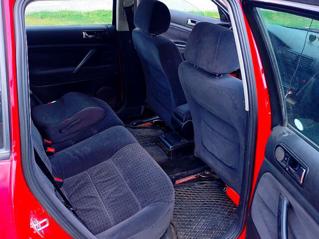 Красный Фольксваген Пассат, объемом двигателя 1.8 л и пробегом 397 тыс. км за 3100 $, фото 7 на Automoto.ua