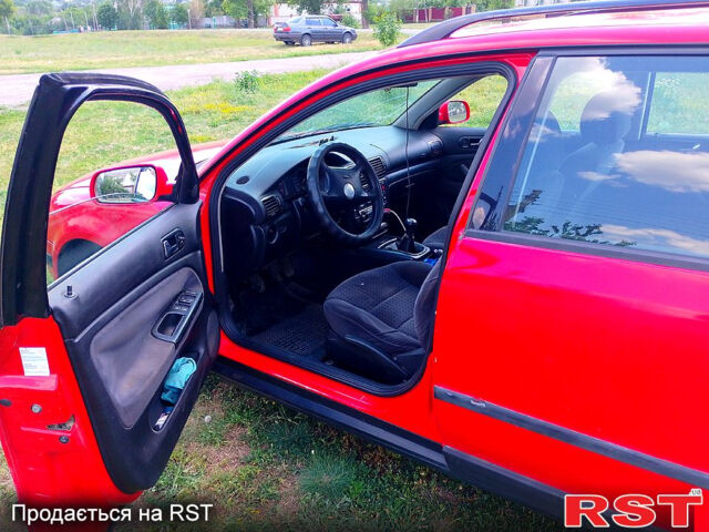 Красный Фольксваген Пассат, объемом двигателя 1.8 л и пробегом 397 тыс. км за 3100 $, фото 4 на Automoto.ua