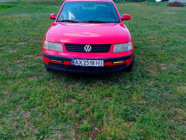 Красный Фольксваген Пассат, объемом двигателя 1.8 л и пробегом 397 тыс. км за 3100 $, фото 3 на Automoto.ua