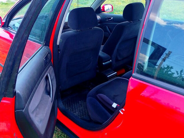 Красный Фольксваген Пассат, объемом двигателя 1.8 л и пробегом 397 тыс. км за 3100 $, фото 5 на Automoto.ua