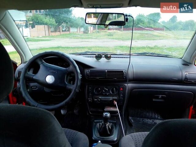 Червоний Фольксваген Пассат, об'ємом двигуна 1.8 л та пробігом 397 тис. км за 2900 $, фото 7 на Automoto.ua