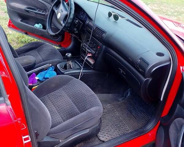 Червоний Фольксваген Пассат, об'ємом двигуна 1.8 л та пробігом 397 тис. км за 2900 $, фото 10 на Automoto.ua