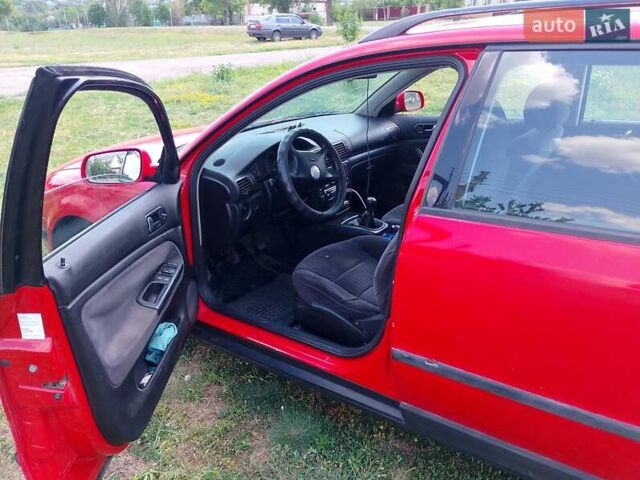 Червоний Фольксваген Пассат, об'ємом двигуна 1.8 л та пробігом 397 тис. км за 2900 $, фото 3 на Automoto.ua