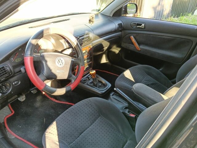 Червоний Фольксваген Пассат, об'ємом двигуна 0 л та пробігом 335 тис. км за 2200 $, фото 1 на Automoto.ua