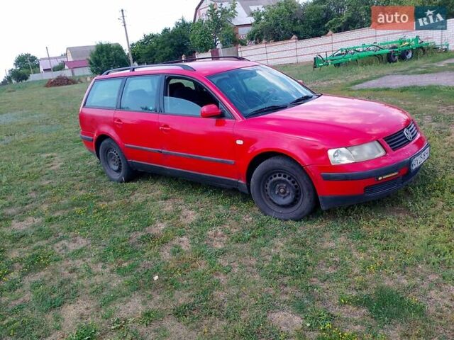 Червоний Фольксваген Пассат, об'ємом двигуна 1.8 л та пробігом 397 тис. км за 2900 $, фото 4 на Automoto.ua