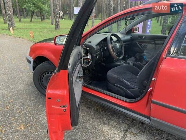 Красный Фольксваген Пассат, объемом двигателя 1.8 л и пробегом 277 тыс. км за 3300 $, фото 5 на Automoto.ua