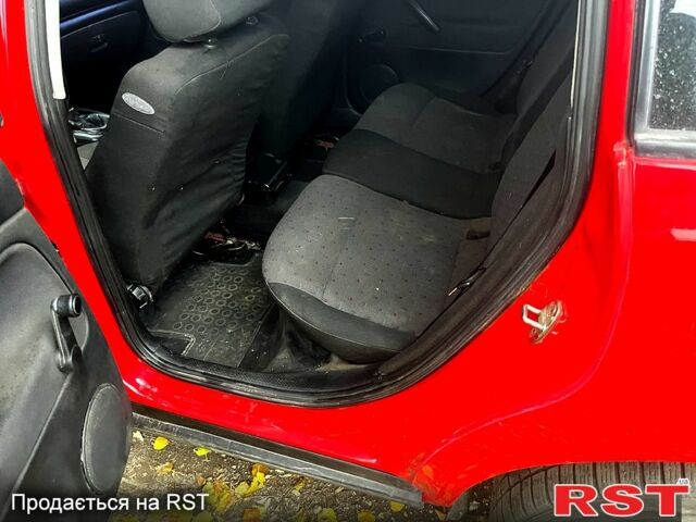 Червоний Фольксваген Пассат, об'ємом двигуна 1.9 л та пробігом 200 тис. км за 2800 $, фото 3 на Automoto.ua