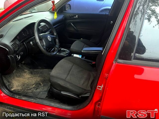 Червоний Фольксваген Пассат, об'ємом двигуна 1.9 л та пробігом 200 тис. км за 2800 $, фото 2 на Automoto.ua