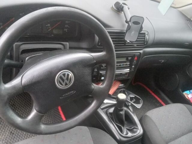 Красный Фольксваген Пассат, объемом двигателя 2 л и пробегом 360 тыс. км за 1800 $, фото 3 на Automoto.ua