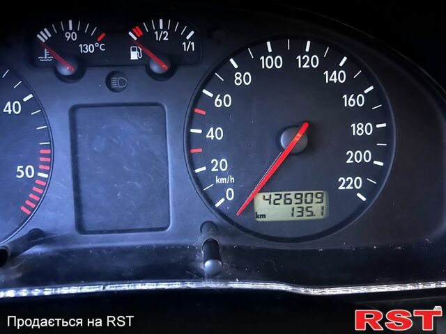 Червоний Фольксваген Пассат, об'ємом двигуна 1.9 л та пробігом 200 тис. км за 2800 $, фото 4 на Automoto.ua