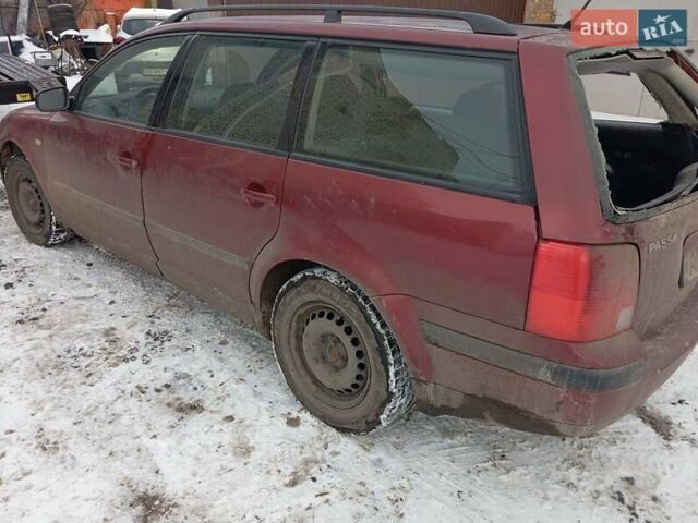 Червоний Фольксваген Пассат, об'ємом двигуна 1.6 л та пробігом 321 тис. км за 1150 $, фото 1 на Automoto.ua