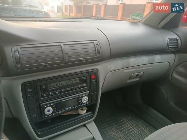 Красный Фольксваген Пассат, объемом двигателя 1.98 л и пробегом 241 тыс. км за 4500 $, фото 5 на Automoto.ua