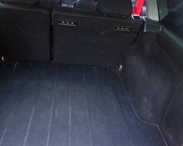 Красный Фольксваген Пассат, объемом двигателя 1.6 л и пробегом 260 тыс. км за 5000 $, фото 6 на Automoto.ua