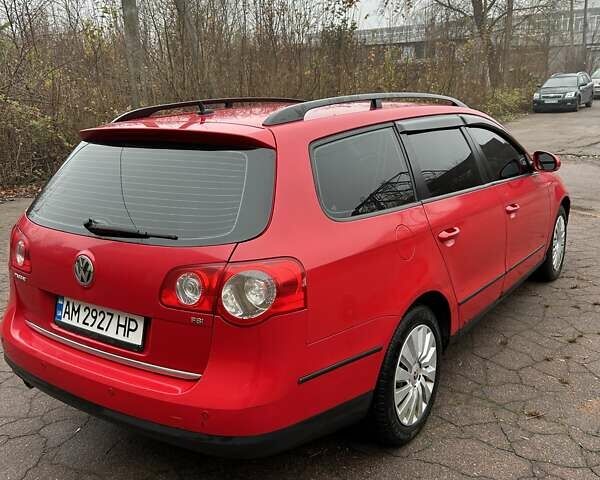 Красный Фольксваген Пассат, объемом двигателя 1.6 л и пробегом 242 тыс. км за 4500 $, фото 4 на Automoto.ua