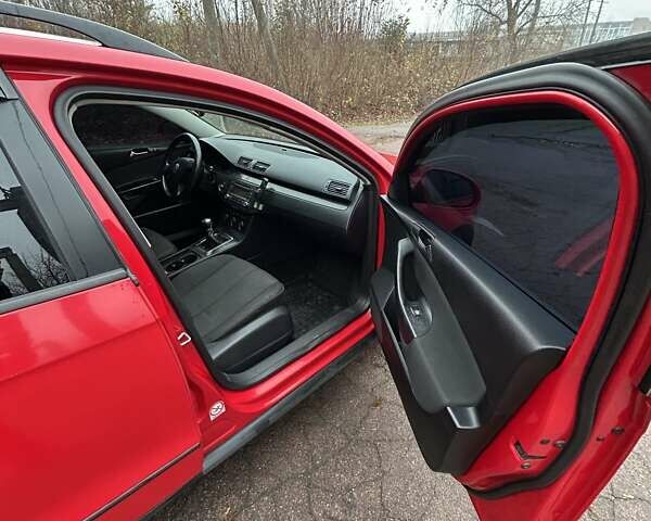 Красный Фольксваген Пассат, объемом двигателя 1.6 л и пробегом 242 тыс. км за 4500 $, фото 13 на Automoto.ua
