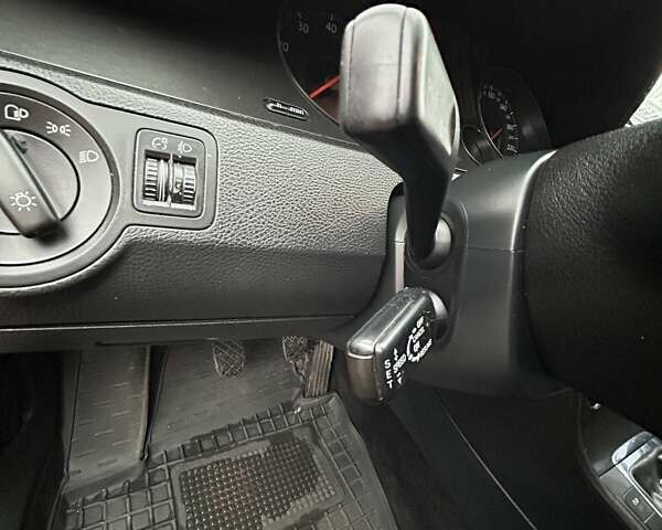 Красный Фольксваген Пассат, объемом двигателя 1.6 л и пробегом 242 тыс. км за 4500 $, фото 18 на Automoto.ua