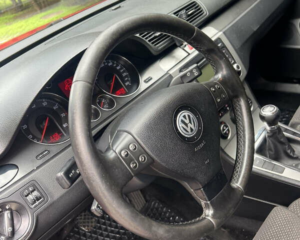 Красный Фольксваген Пассат, объемом двигателя 1.6 л и пробегом 290 тыс. км за 5000 $, фото 14 на Automoto.ua