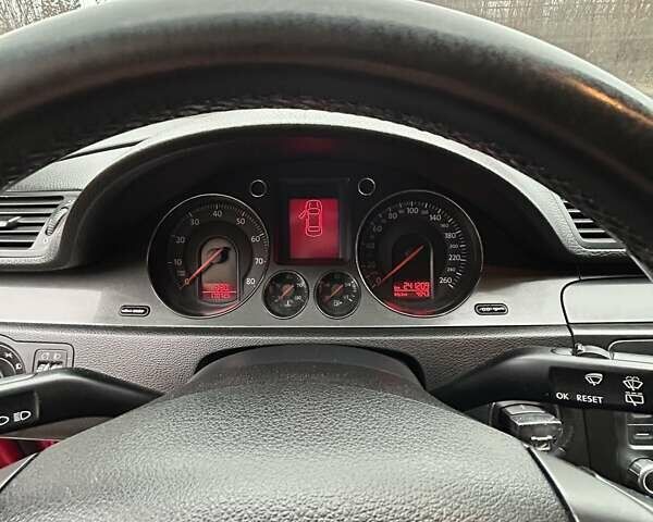 Красный Фольксваген Пассат, объемом двигателя 1.6 л и пробегом 242 тыс. км за 4500 $, фото 17 на Automoto.ua