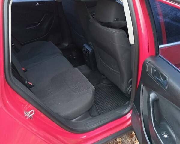 Красный Фольксваген Пассат, объемом двигателя 2 л и пробегом 314 тыс. км за 5300 $, фото 10 на Automoto.ua